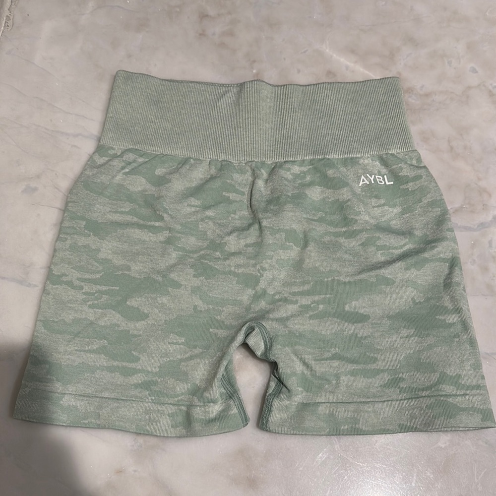 Aybl green camo seamless shorts size M